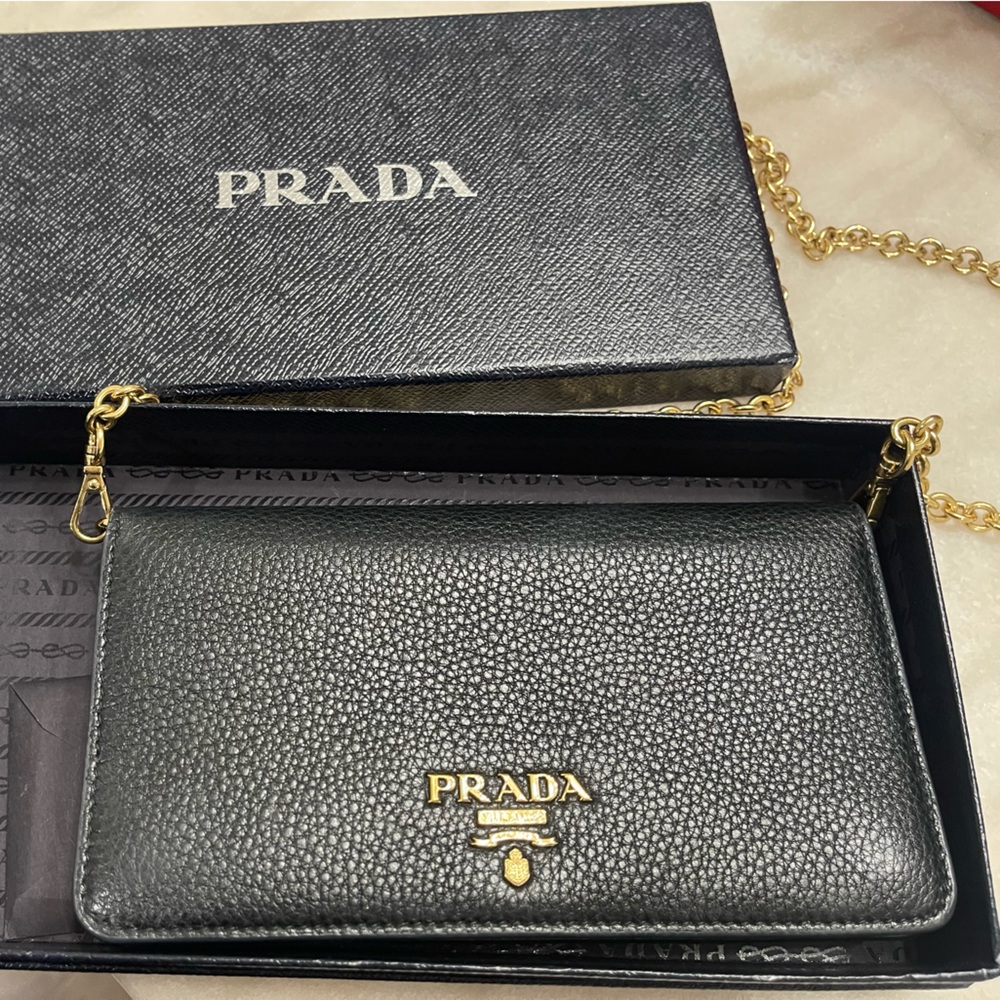 Prada Wallet on Chain